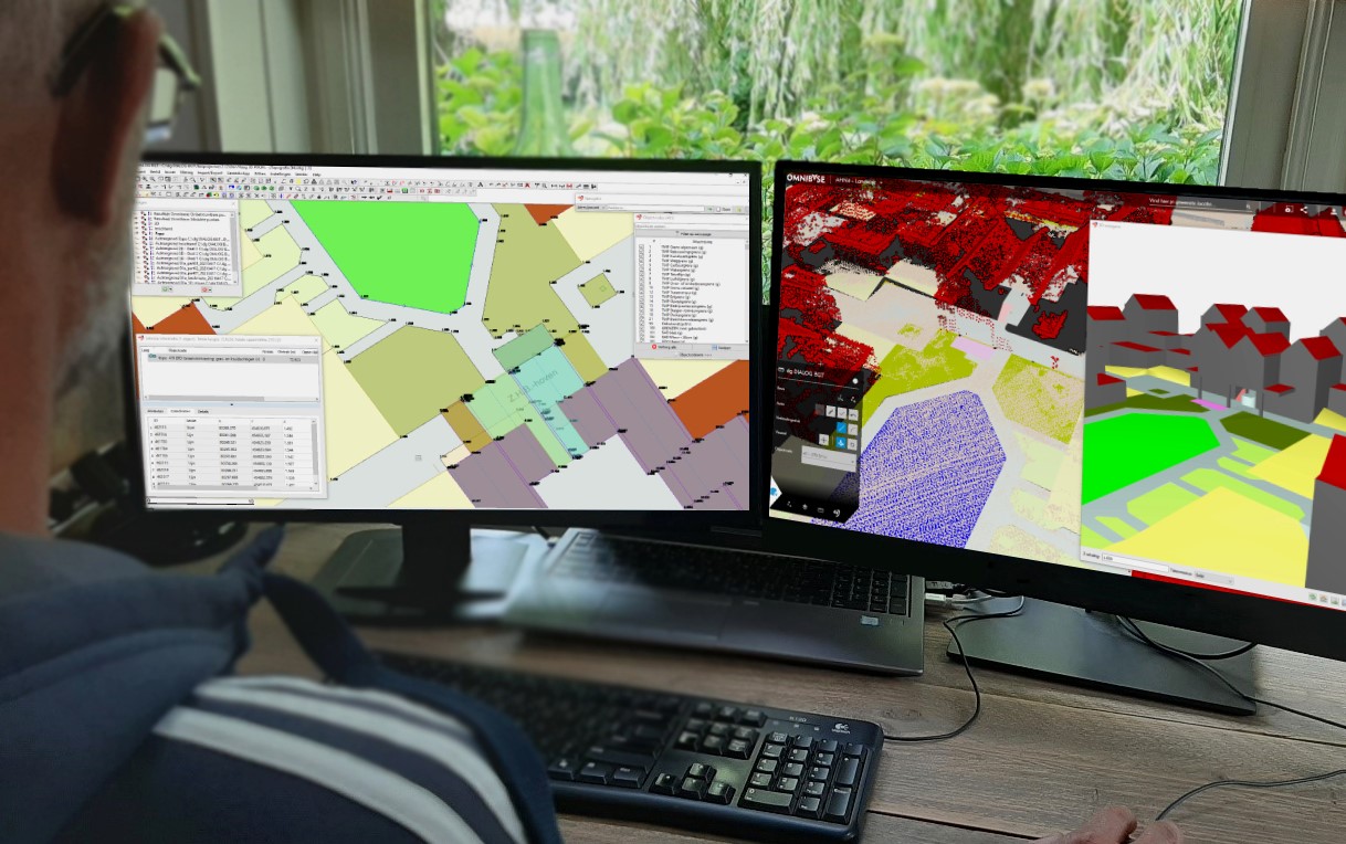 Man werkt achter desktop met 3d-beheer software